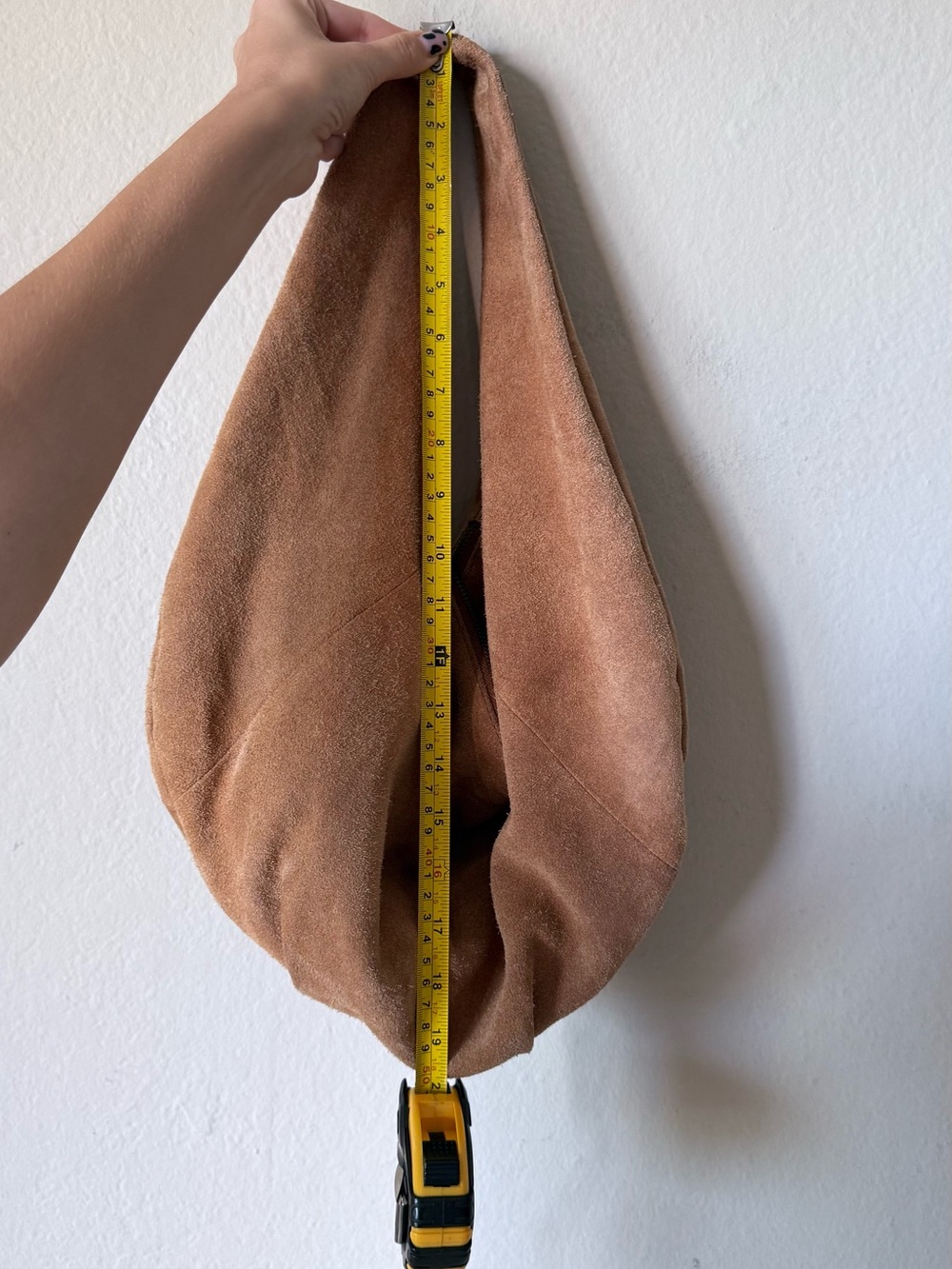 ASOS DESIGN Suede Slouchy Scoop Tote Bag in Tan- Brown - Picture 8 of 12